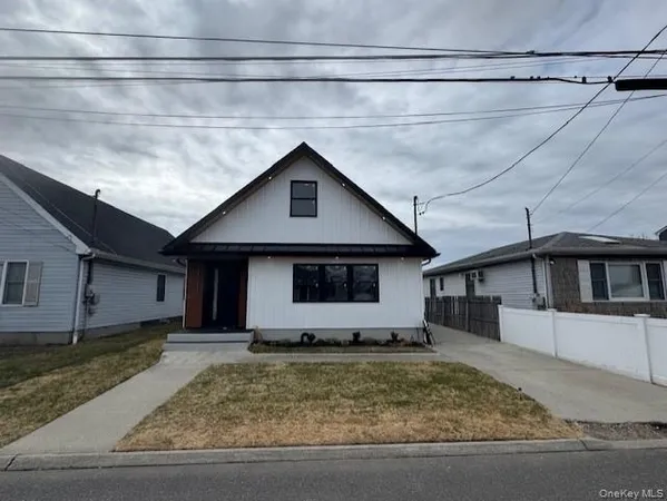 $725,000 | 11 Bayview Avenue, Lawrence, NY 11559