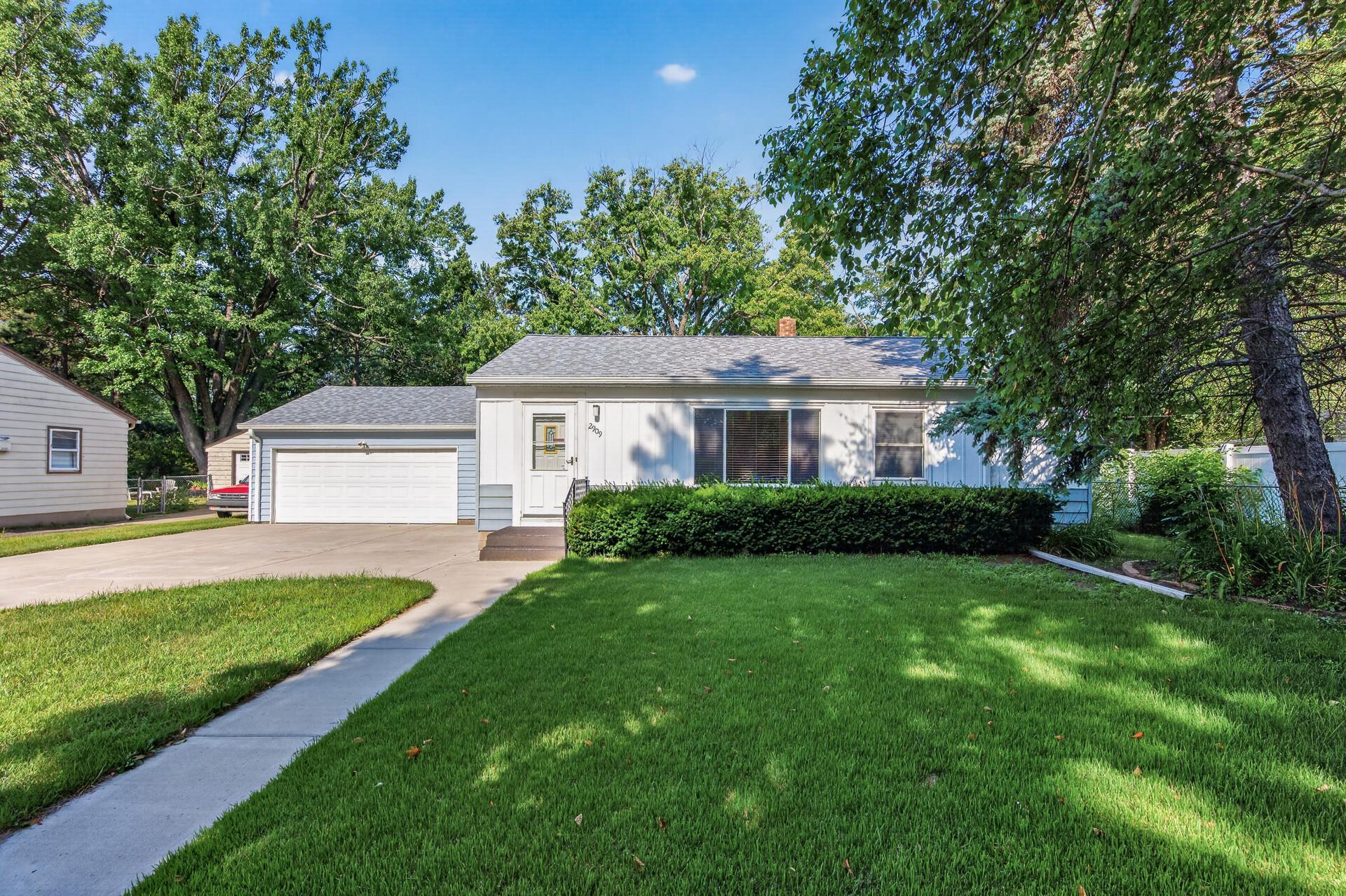2909 Pascal Street Roseville, MN 55113 - Photo 1 of 28