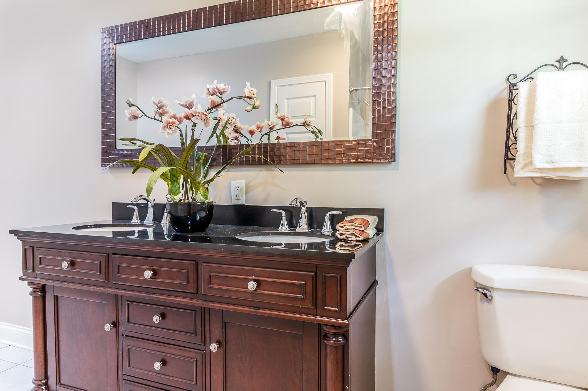 6315 Ooltewah Georgetown Road Ooltewah, TN 37363 - Photo 11 of 36 hallbath_2