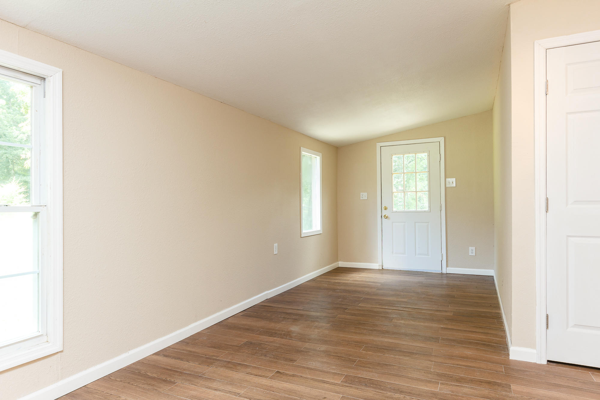 6315 Ooltewah Georgetown Road Ooltewah, TN 37363 - Photo 26 of 36 sunroom_2