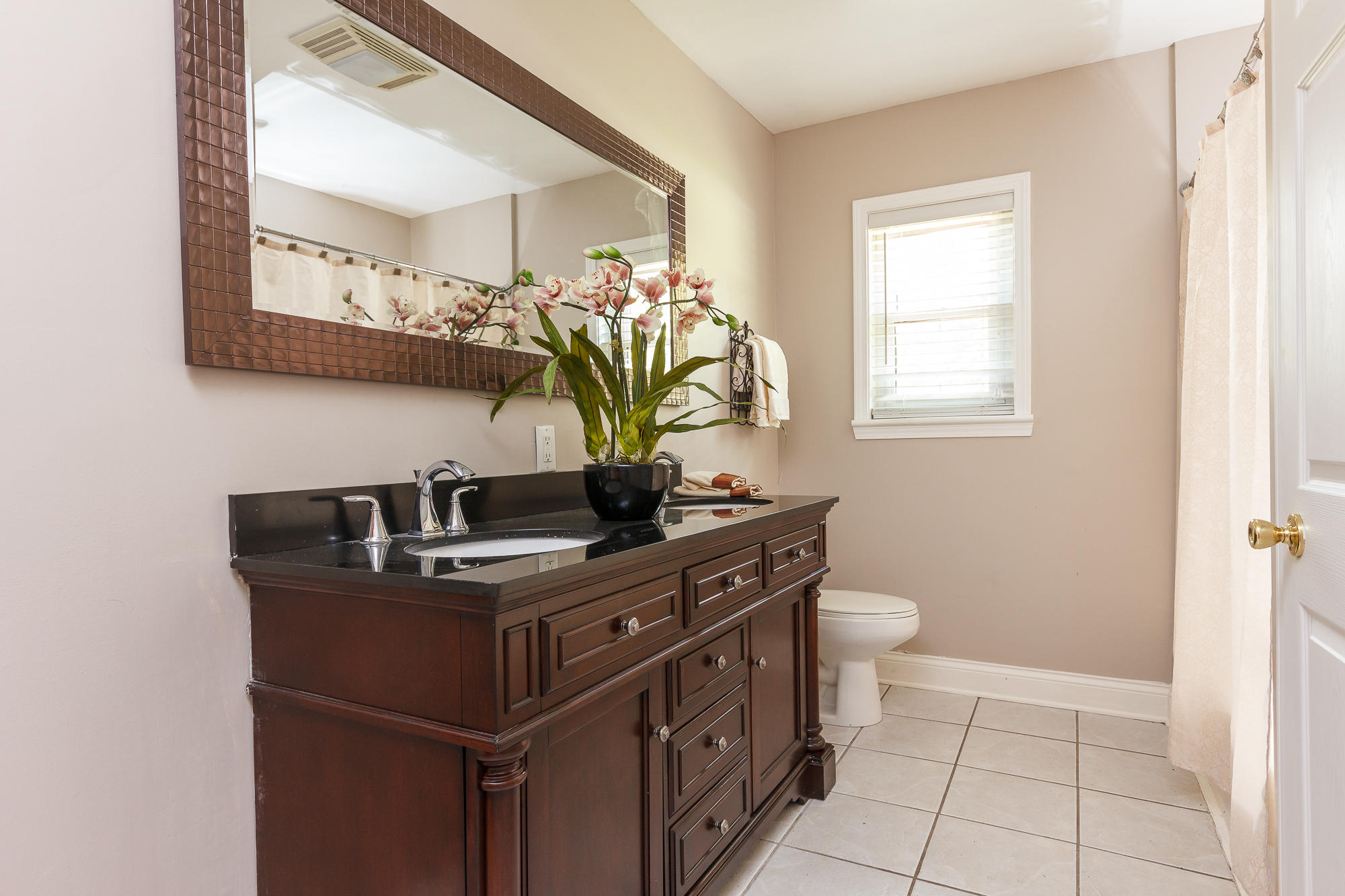6315 Ooltewah Georgetown Road Ooltewah, TN 37363 - Photo 10 of 36 hallbath_1