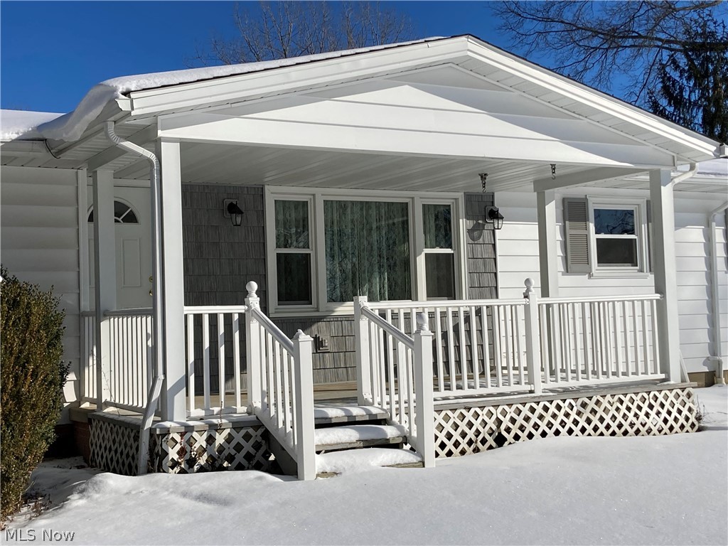 Such an attractive front porch deserves a closer look. :)