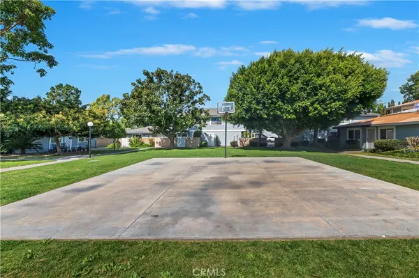 $565,000 | 16406 Vista Roma Circle, Unit 115, Huntington Beach, CA 92649