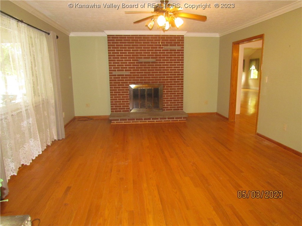 1306 Winterfell Road Charleston, WV 25314 - Photo 4 of 26 Living Rm w Fireplace