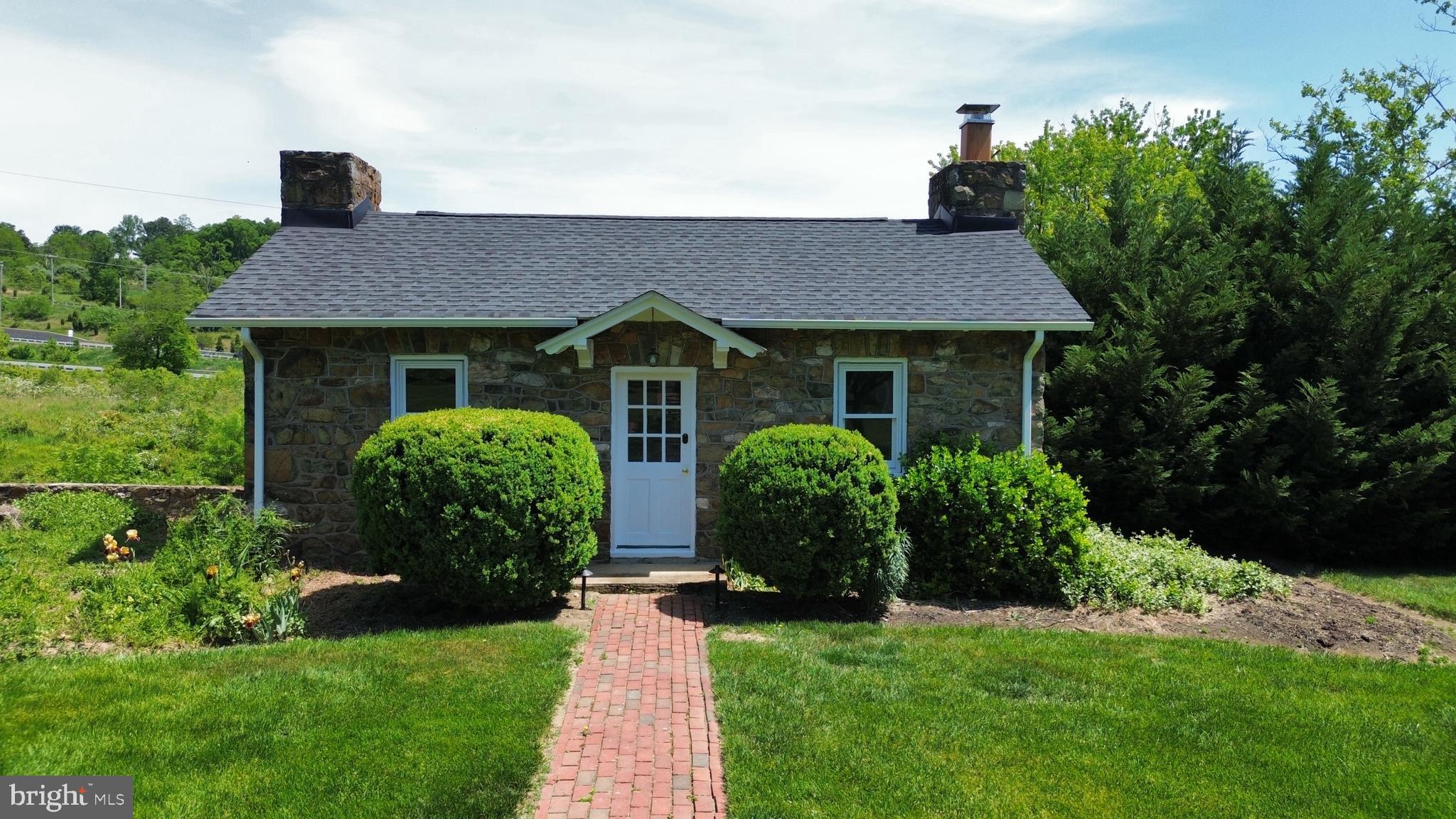 17781 Roxbury Hall Road Leesburg, VA 20175 - Photo 10 of 107 Backside of guest cottage