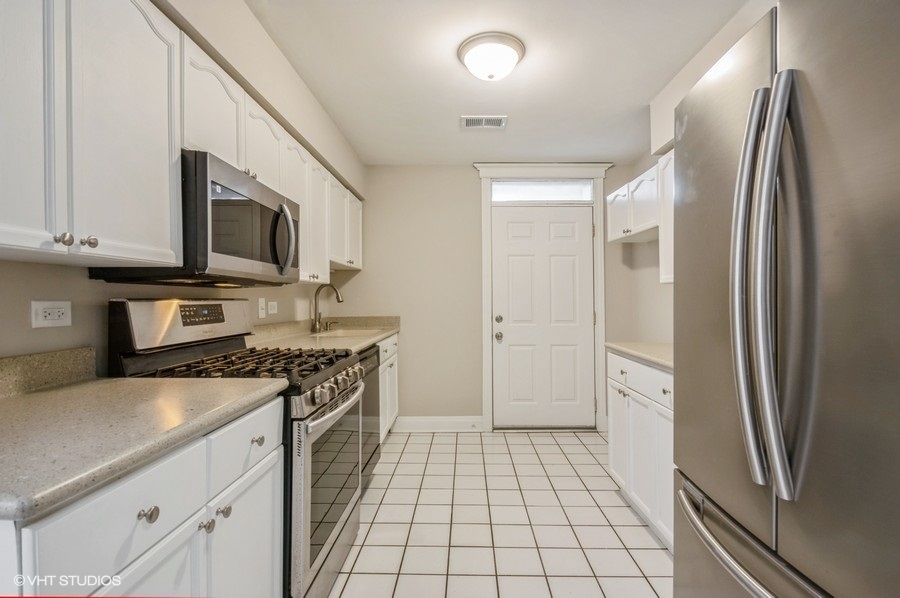 3909 North Sheridan Road, Unit 2H Chicago, IL 60613 - Photo 9 of 15 Gallery Image 9