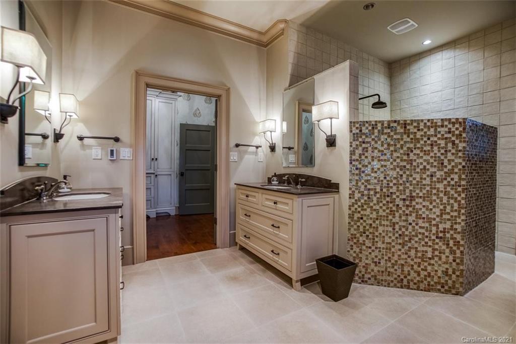 1950 Harris Road Charlotte, NC 28211 - Photo 13 of 48 Gallery Image 13