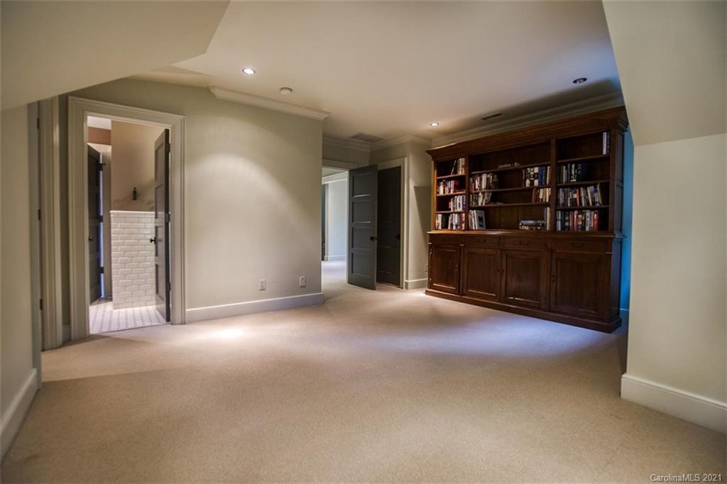 1950 Harris Road Charlotte, NC 28211 - Photo 33 of 48 Gallery Image 33