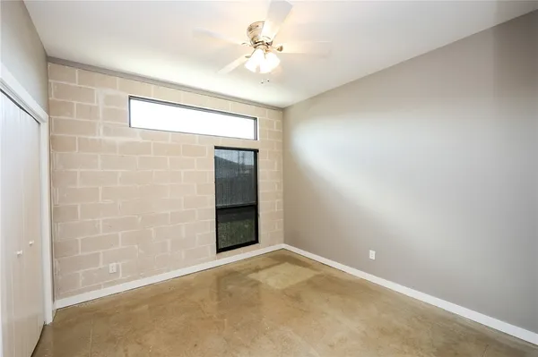 a view of an empty room with a ceiling fan