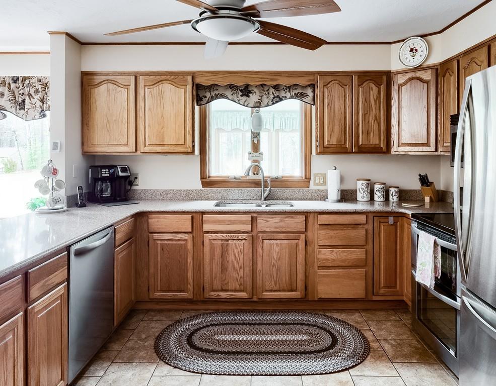 240 Charnock Hill Road Rutland, MA 01543 - Photo 4 of 39