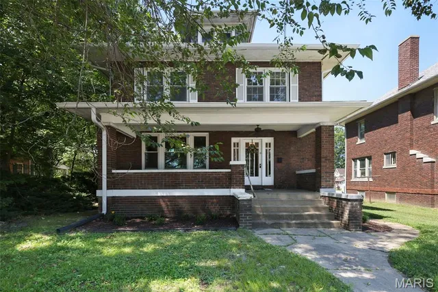 $250,000 | 401 South Buchanan Street, Edwardsville, IL 62025