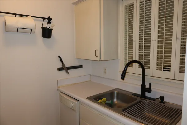 $1,195 | 3400 Speedway, Unit 104, Austin, TX 78705