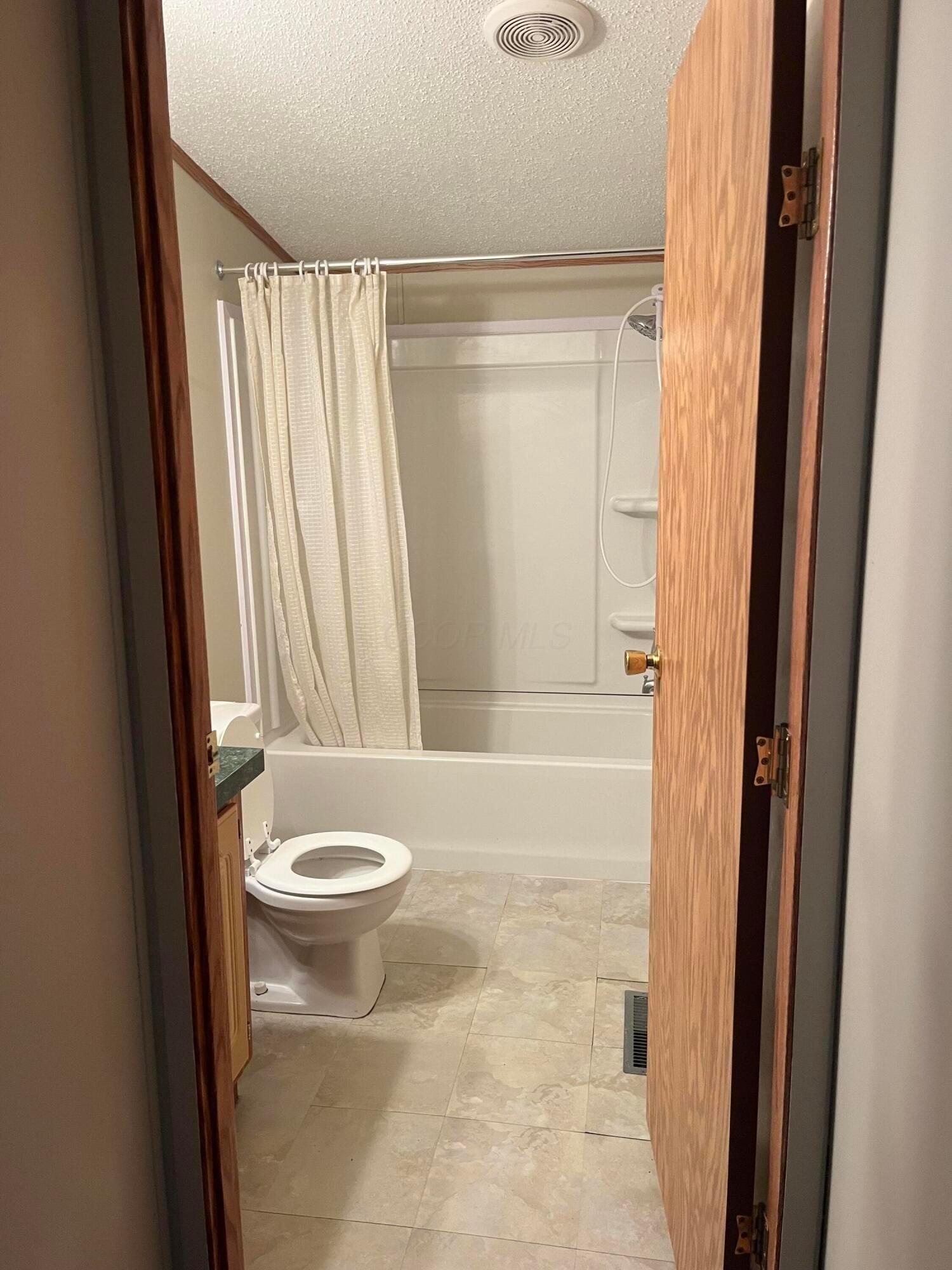 211 Rona Boulevard Pataskala, OH 43062 - Photo 6 of 15 IMG_2011
