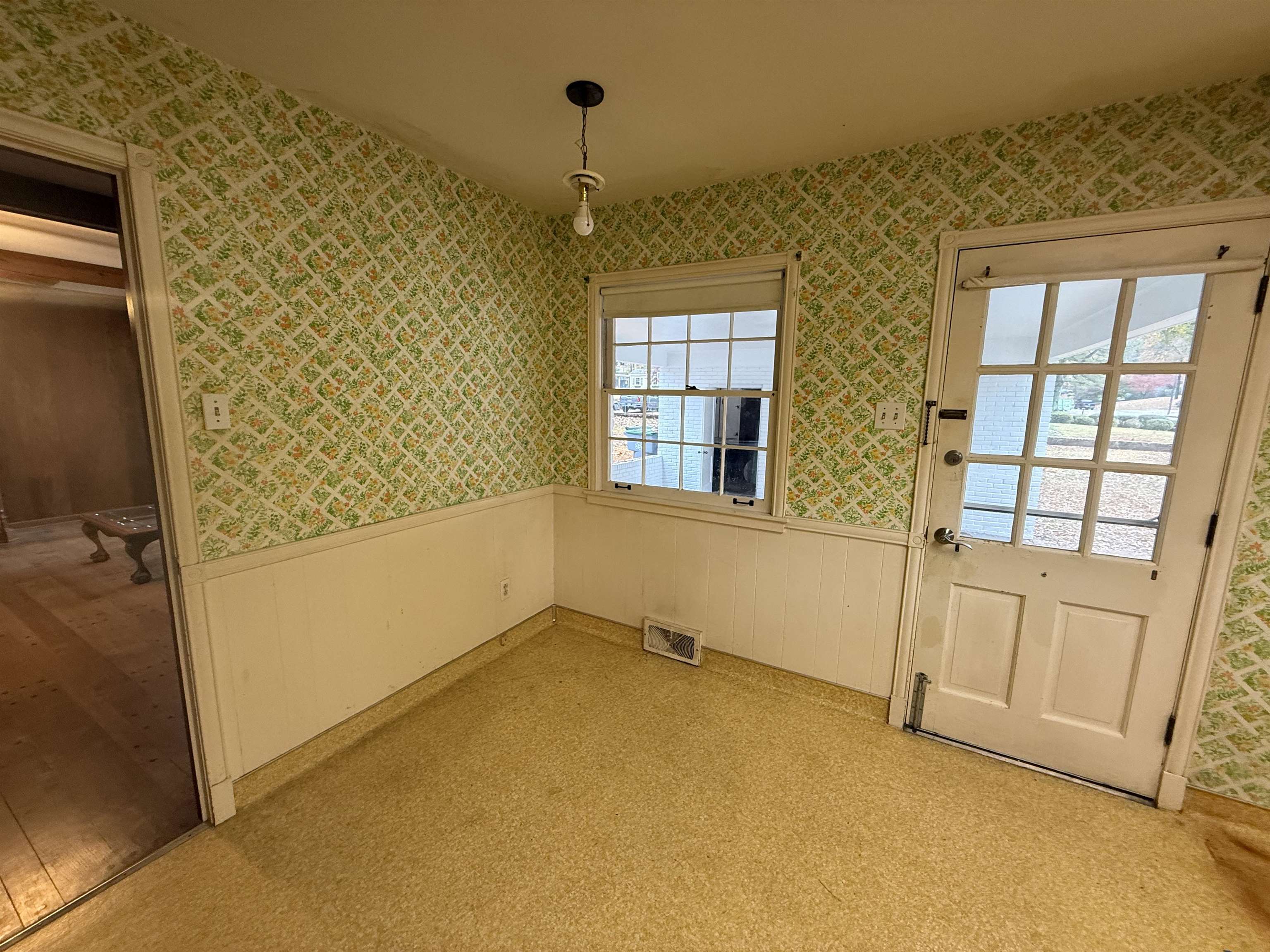 5575 Walnut Grove Road Memphis, TN 38120 - Photo 21 of 36 a view of an empty room with a window