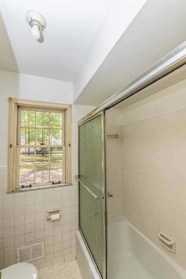 5575 Walnut Grove Road Memphis, TN 38120 - Photo 31 of 36 a bathroom with a shower and a toilet