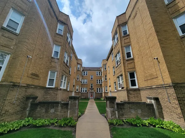 $1,895 | 6418 North Richmond Street, Unit 3A, Chicago, IL 60645