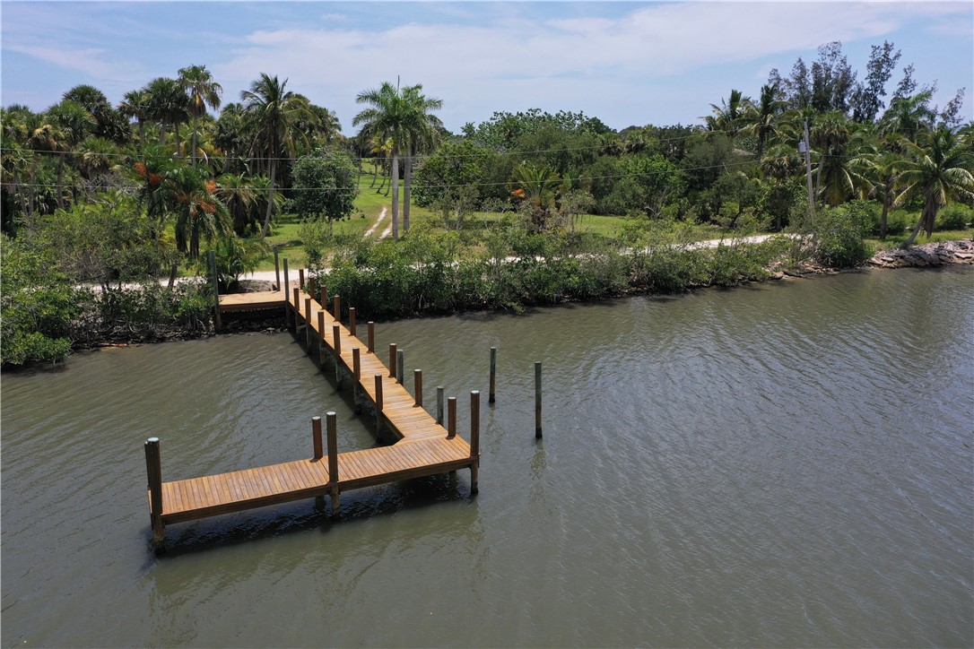 8550 Jungle Trail Vero Beach, FL 32963 - Photo 5 of 9