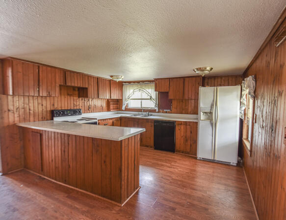 1201 Clarendon Road Quincy, MI 49082 - Photo 5 of 24 DSC_1112