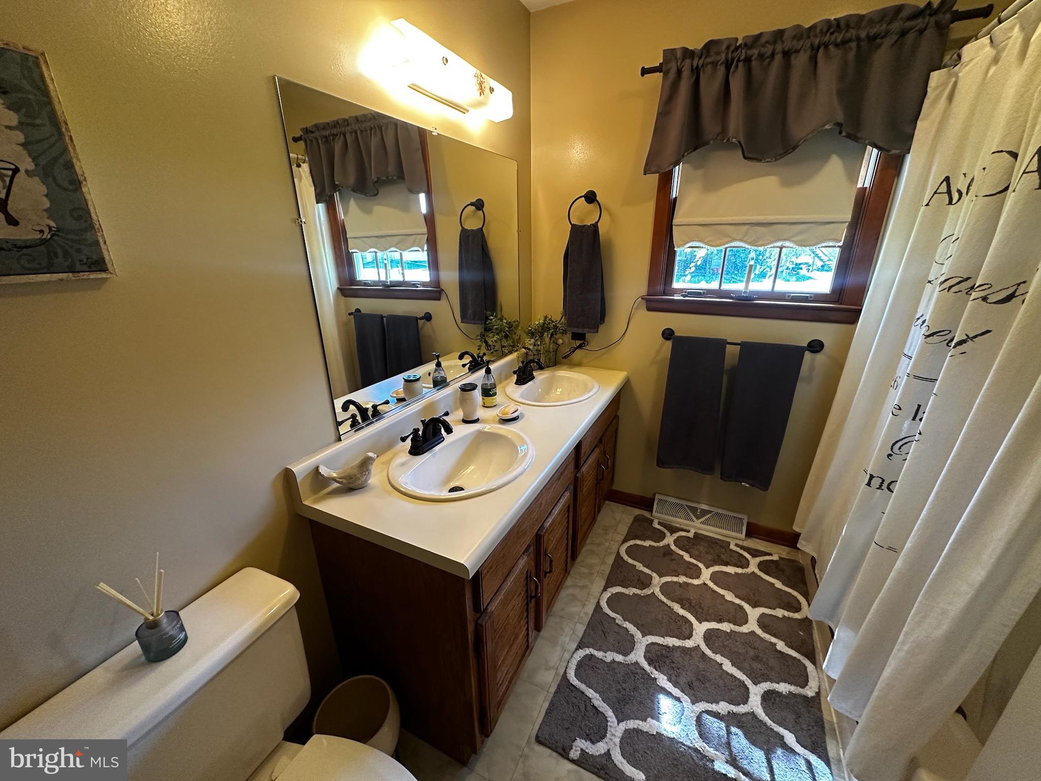 2117 Bainbridge Road Elizabethtown, PA 17022 - Photo 15 of 41 MAIN BATH