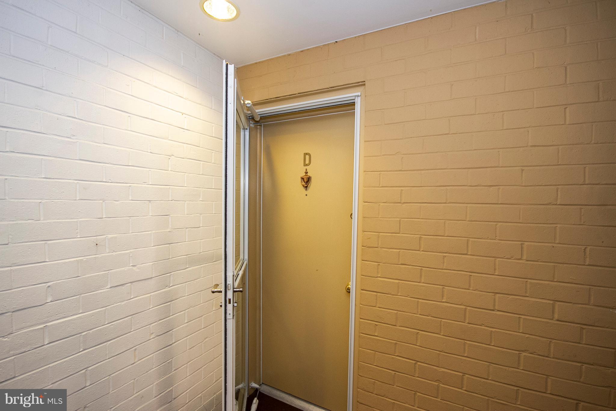 14 Cross Keys Road, Unit 14D Baltimore, MD 21210 - Photo 3 of 25 a bathroom with a shower