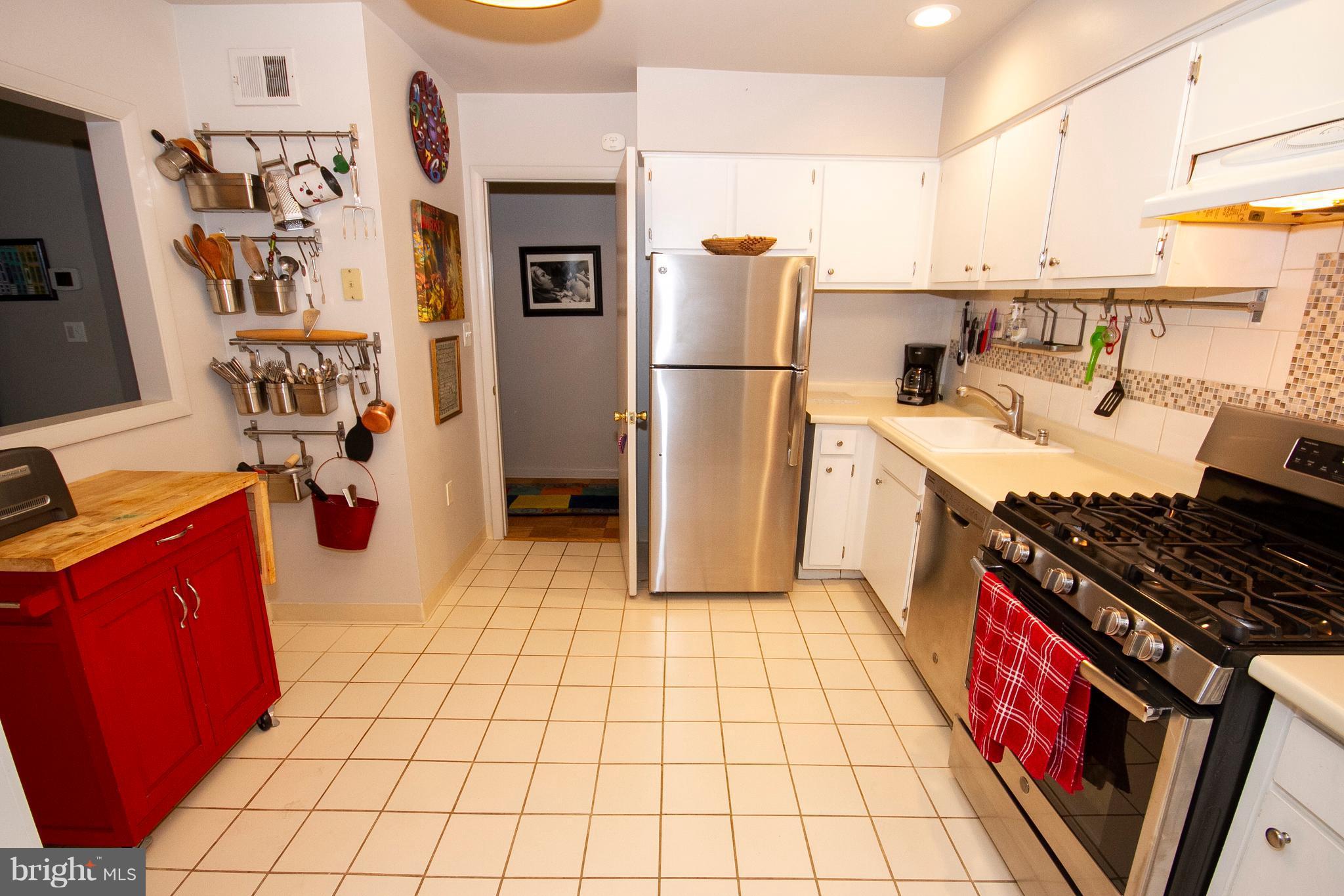 14 Cross Keys Road, Unit 14D Baltimore, MD 21210 - Photo 5 of 25 a kitchen with stainless steel appliances granite countertop a refrigerator stove and sink