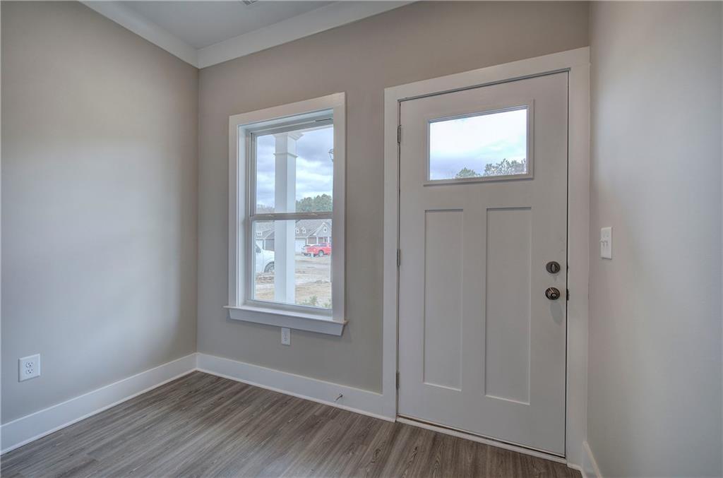 201 Daisy Court Cartersville, GA 30121 - Photo 2 of 36 an empty room with windows and closet