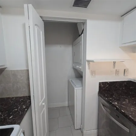 $2,600 | 15470 Southwest 82nd Lane, Unit 332, Miami, FL 33193