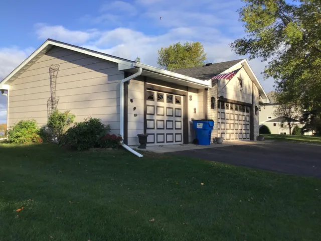 $524,900 | 2320 Cedarcrest Court, Harris, MN 55032