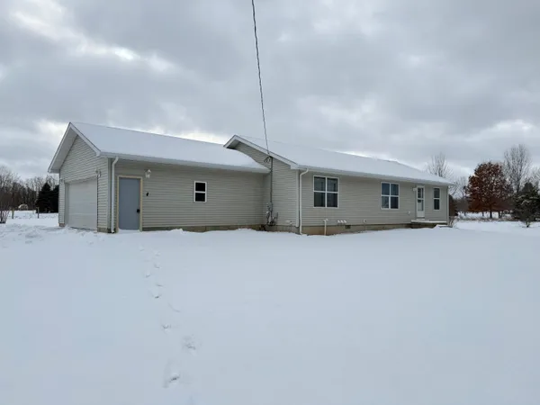 $390,000 | 3500 Northkent Pine Drive, Kent City, MI 49330