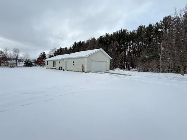 $399,900 | 3500 Northkent Pine Drive, Kent City, MI 49330