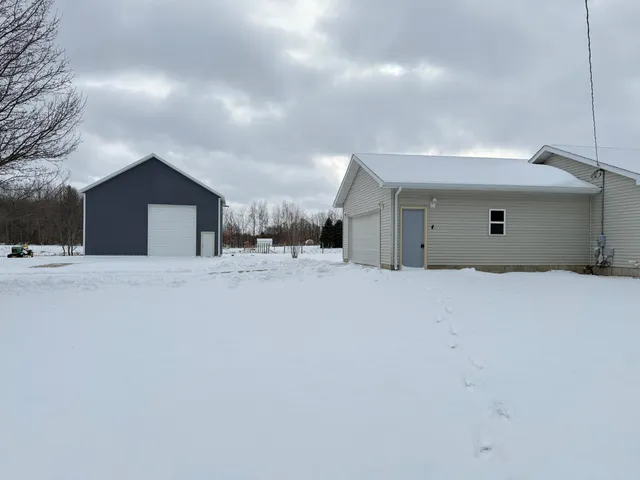 $399,900 | 3500 Northkent Pine Drive, Kent City, MI 49330