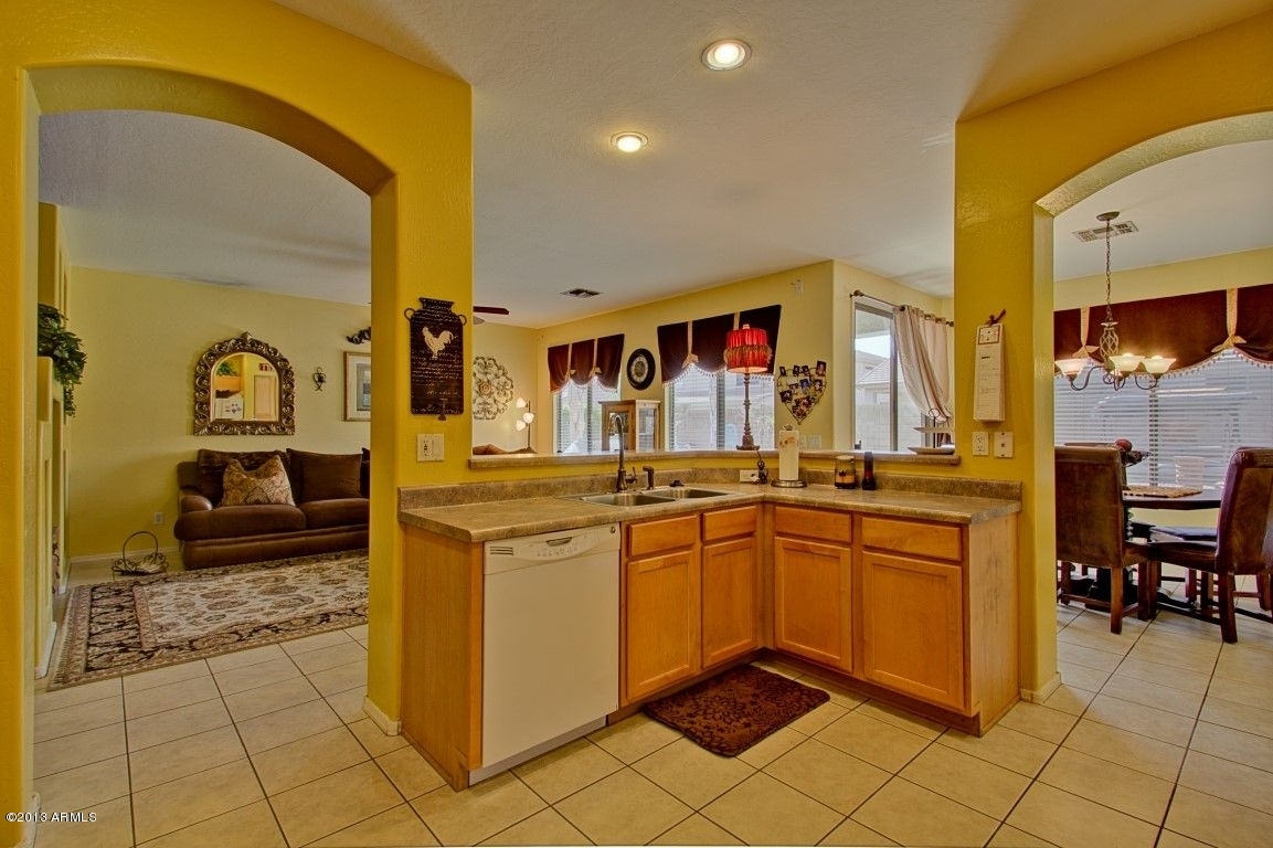 4203 East Del Rio Street Gilbert, AZ 85295 - Photo 11 of 41 kitchen 2