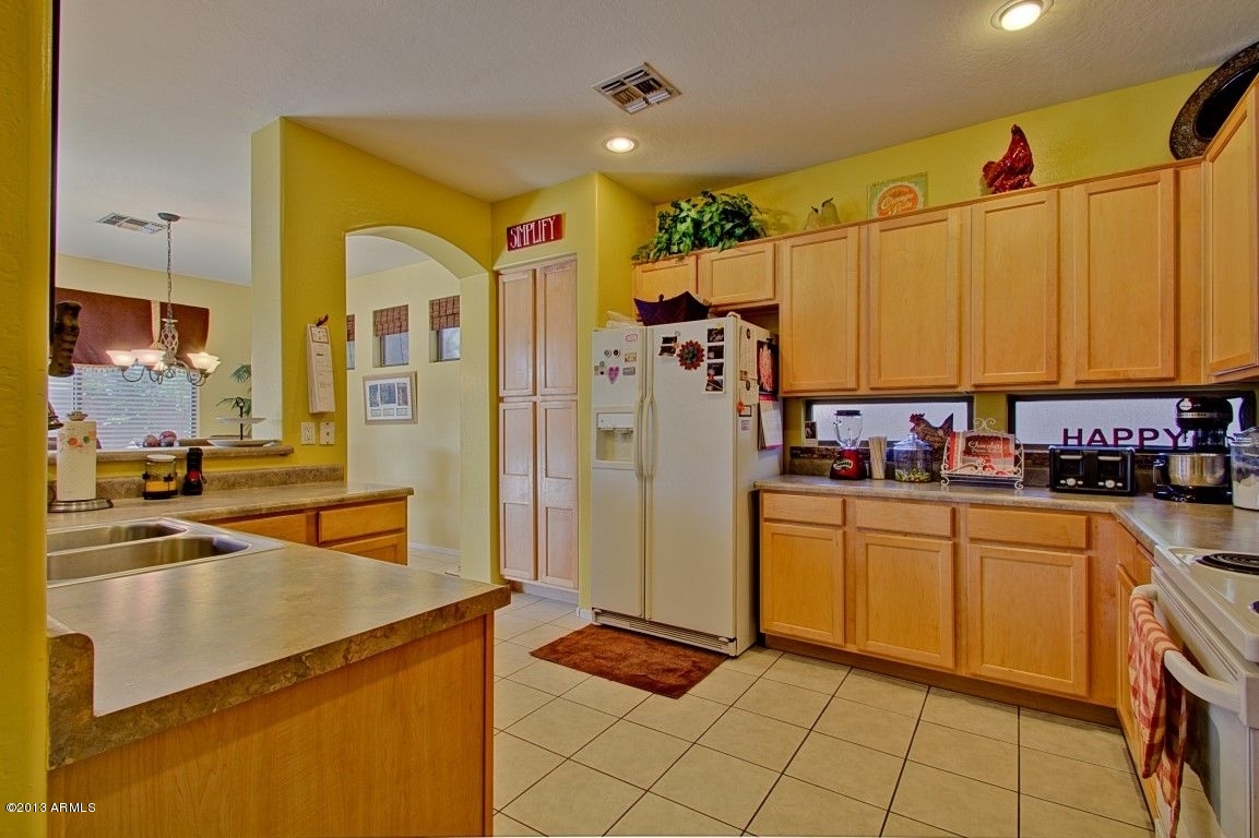 4203 East Del Rio Street Gilbert, AZ 85295 - Photo 12 of 41 kitchen 3