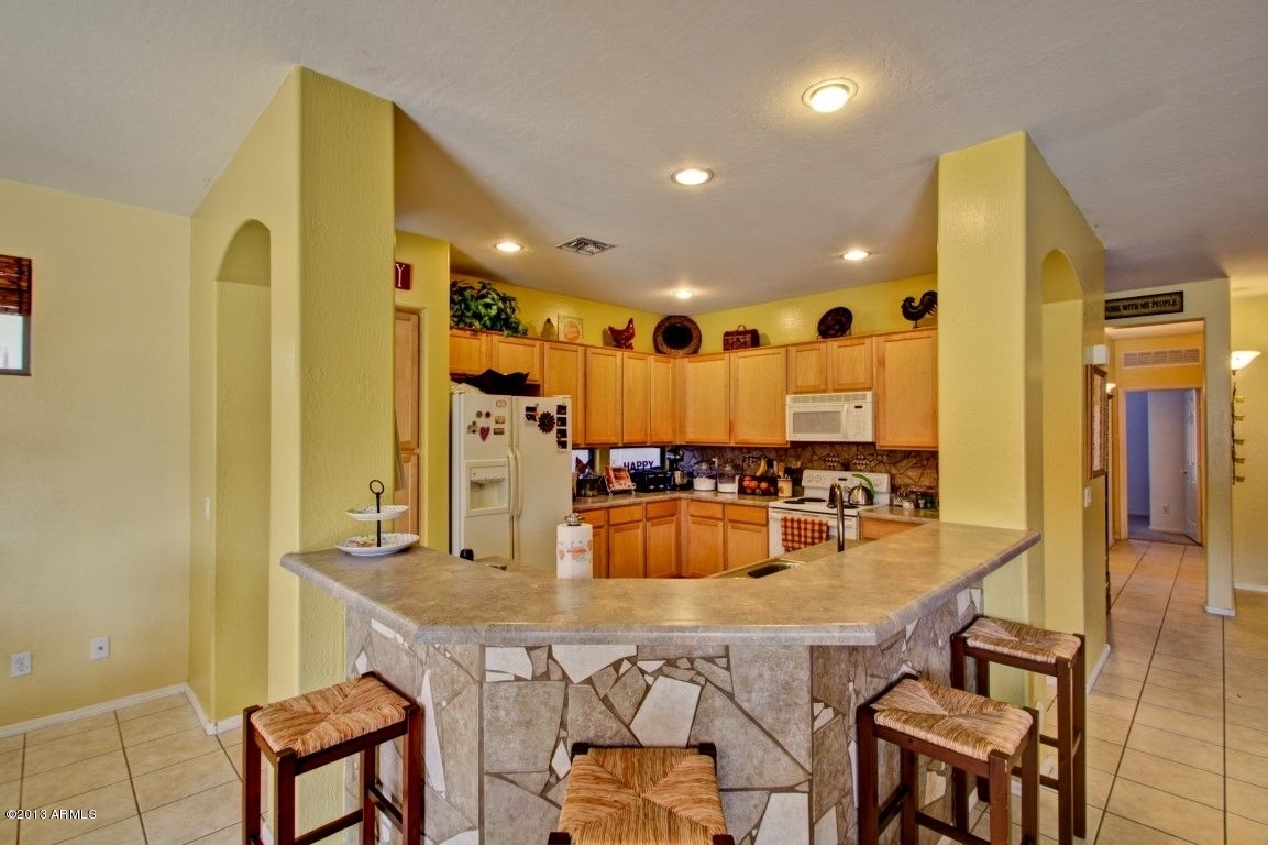 4203 East Del Rio Street Gilbert, AZ 85295 - Photo 8 of 41 kitchen 4