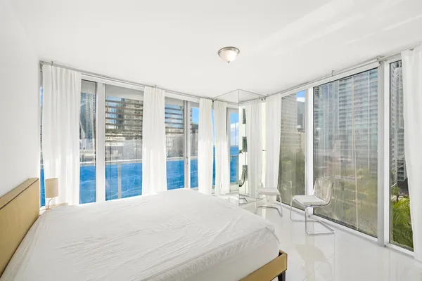 $4,990 | 495 Brickell Avenue, Unit 911, Miami, FL 33131