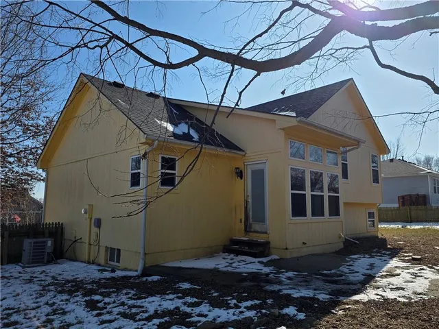 $280,000 | 1309 Russell Road, Pleasant Hill, MO 64080