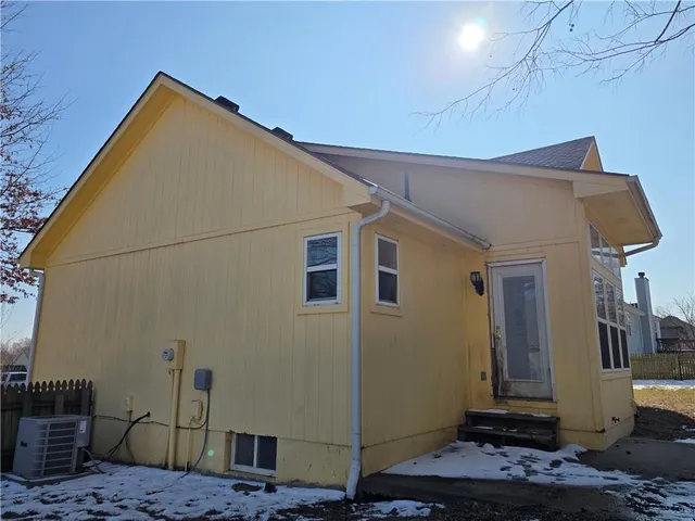 $280,000 | 1309 Russell Road, Pleasant Hill, MO 64080