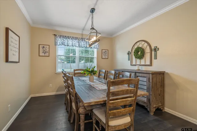 $450,000 | 22206 Ellis Drive, Chandler, TX 75758