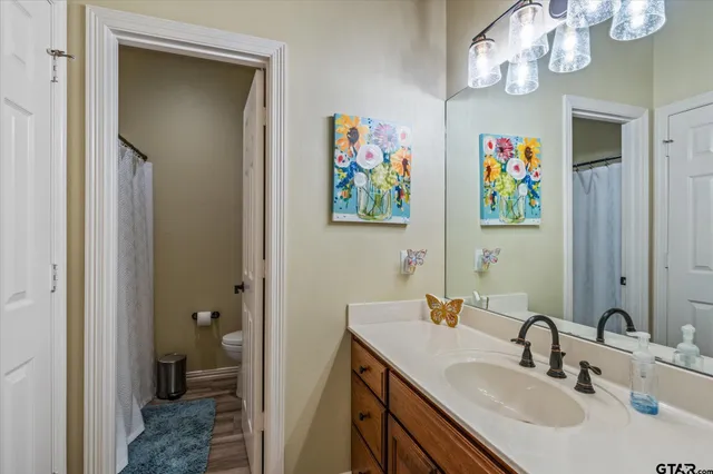 $450,000 | 22206 Ellis Drive, Chandler, TX 75758