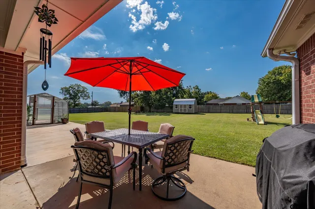 $450,000 | 22206 Ellis Drive, Chandler, TX 75758