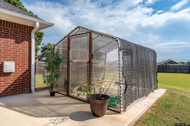 $450,000 | 22206 Ellis Drive, Chandler, TX 75758