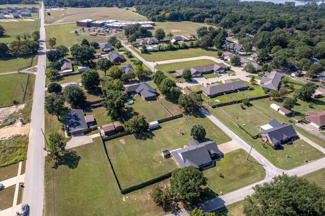 $450,000 | 22206 Ellis Drive, Chandler, TX 75758