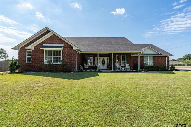 $450,000 | 22206 Ellis Drive, Chandler, TX 75758