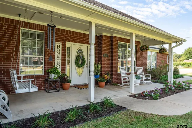 $450,000 | 22206 Ellis Drive, Chandler, TX 75758