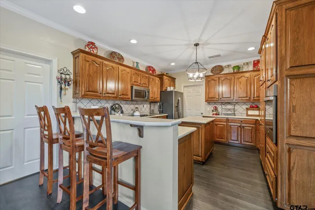 $450,000 | 22206 Ellis Drive, Chandler, TX 75758