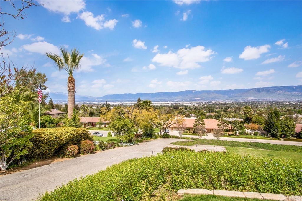 1569 Smiley Heights Drive, Redlands, CA 92373 Compass