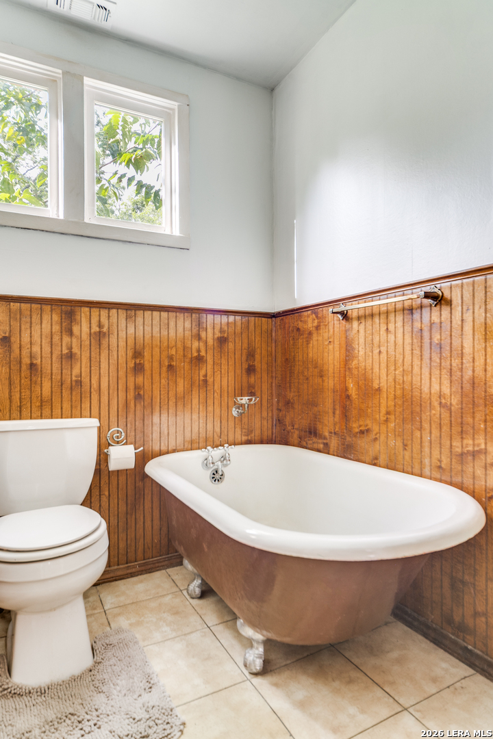 1201 Sisterdale Road Boerne, TX 78006 - Photo 9 of 17 a bathroom with a bathtub and toilet