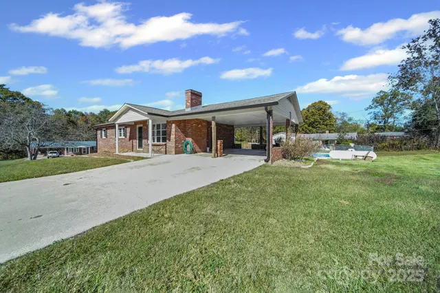 a view of a house with a big yard
