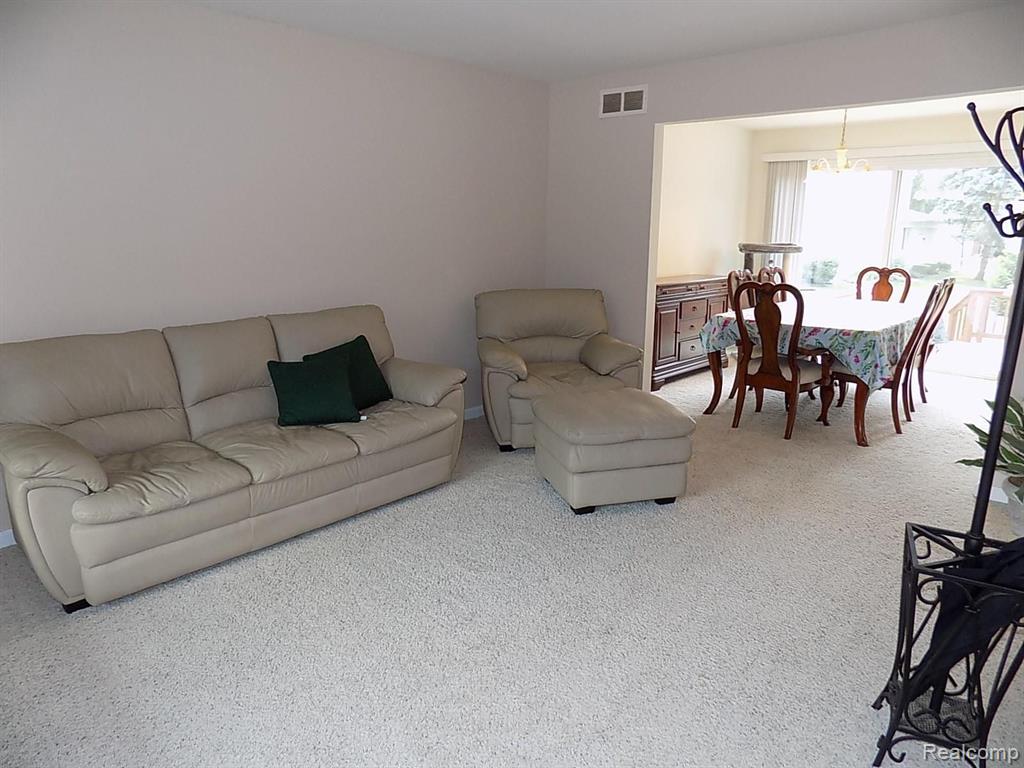 710 Abbey Court Rochester Hills, MI 48307 - Photo 15 of 46