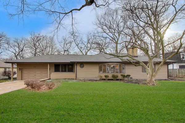$1,249,900 | 28 Muirwood Drive, Glen Ellyn, IL 60137